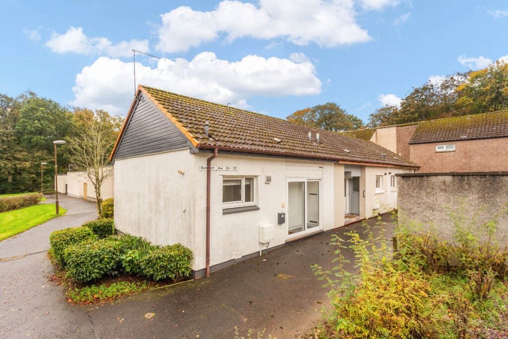 1 bed bungalow for sale in Bancroft Avenue, Howden, Livingston EH54, £119,995 Zoopla