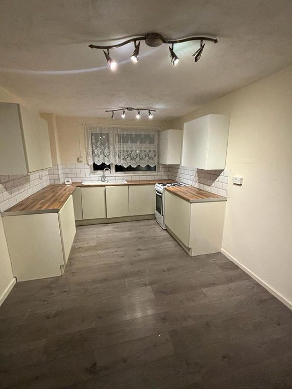 3 bed property to rent in Harlech Close, Bransholme, Hull HU7, £650 pcm