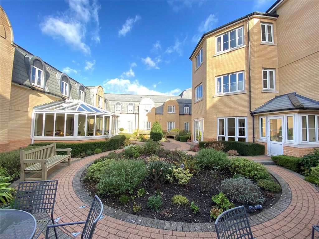 2 bed flat for sale in Brimsdown Avenue, Basildon, Essex SS15, £300,000