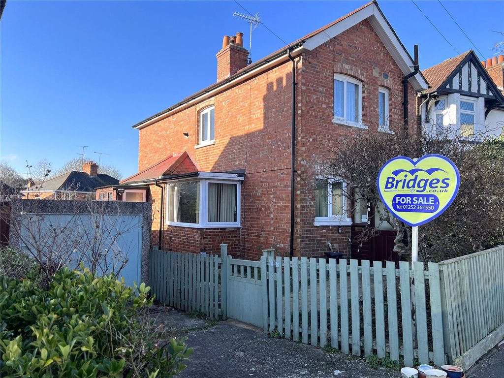 3 bed detached house for sale in Sandford Road, Aldershot, Hampshire