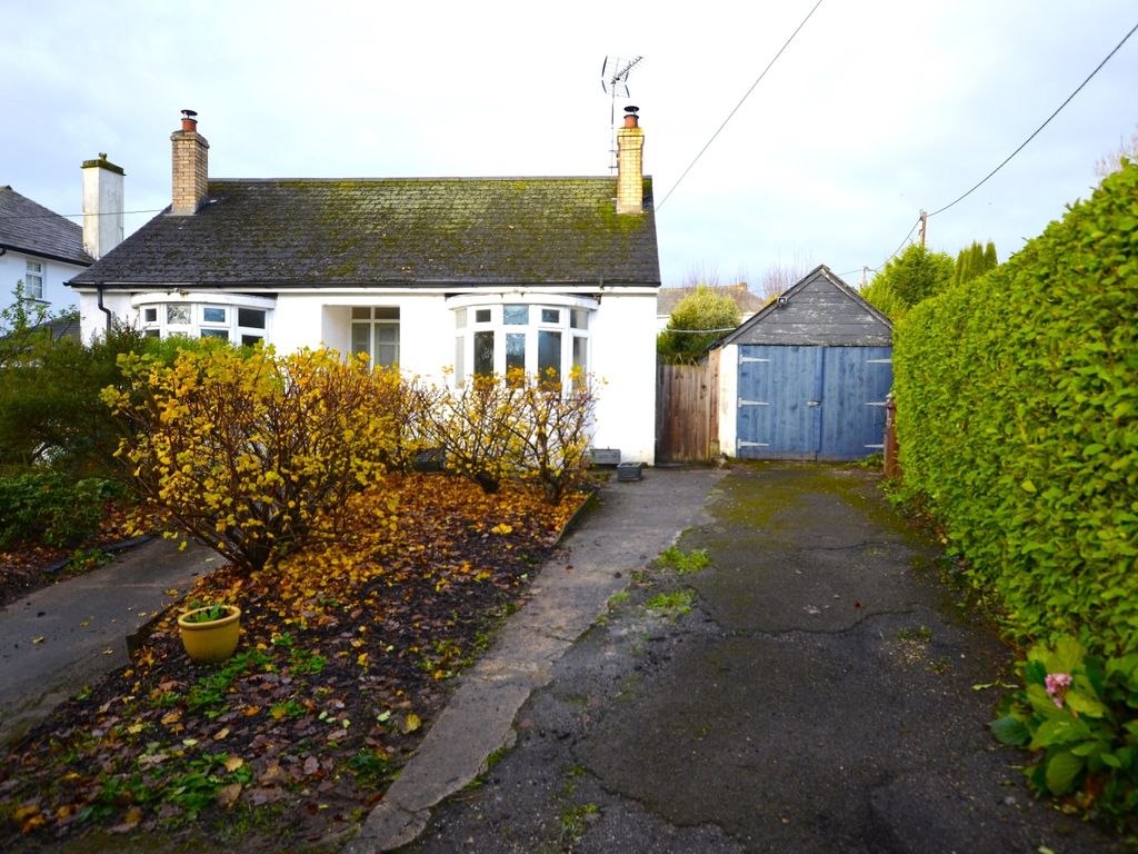 2 bed detached bungalow to rent in Halgavor Road, Bodmin PL31, £950 pcm