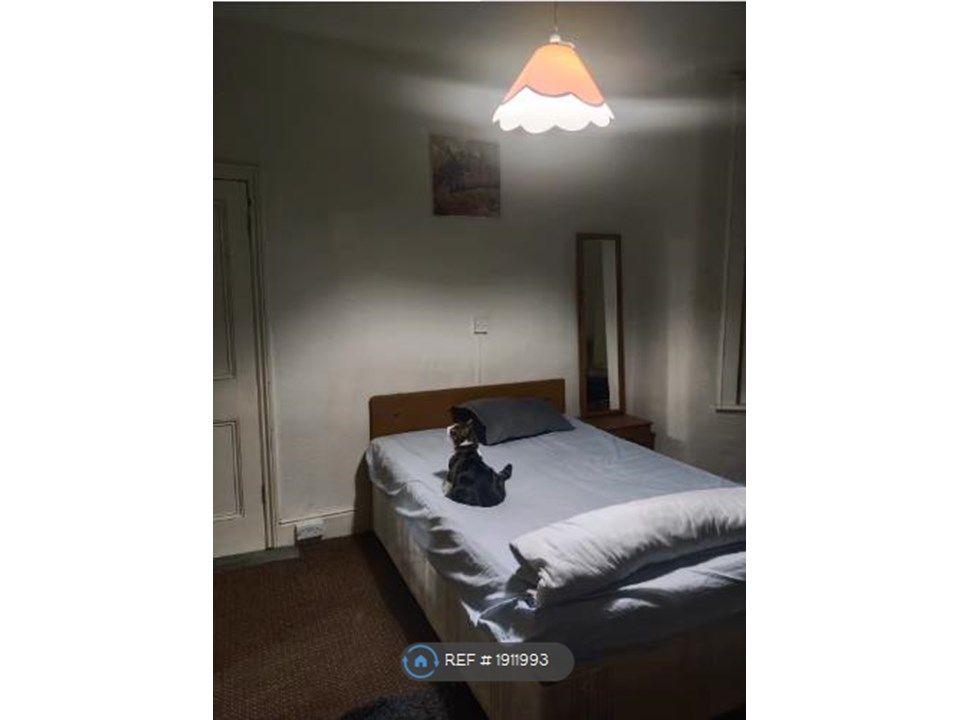 Room to rent in Westbury Avenue, London N22, £950 pcm Zoopla