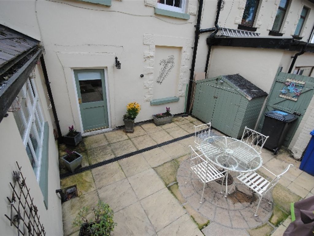 Property Details For 2 Lakeside Cottages Standish Wigan Wn1 2uu