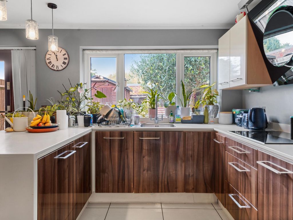 3 bed end terrace house to rent in Alston Walk, Reading RG4, £1,750 pcm