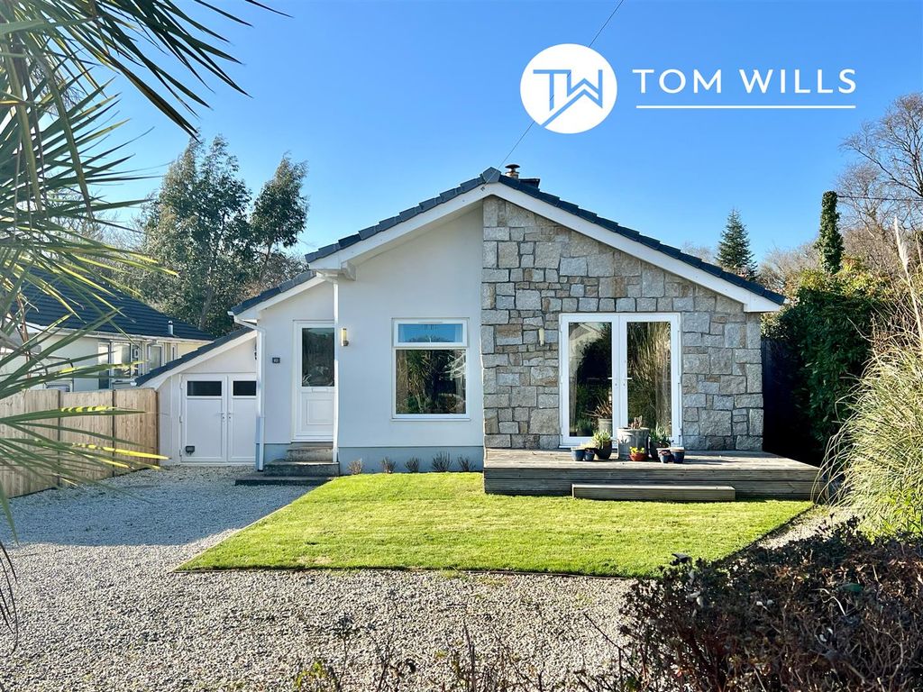 4 bed detached bungalow for sale in Willow Close, Mylor Bridge