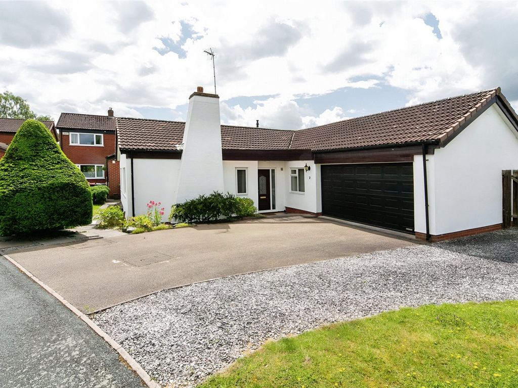 3 bed bungalow for sale in Barony Way, Chester, Cheshire CH4, £320,000