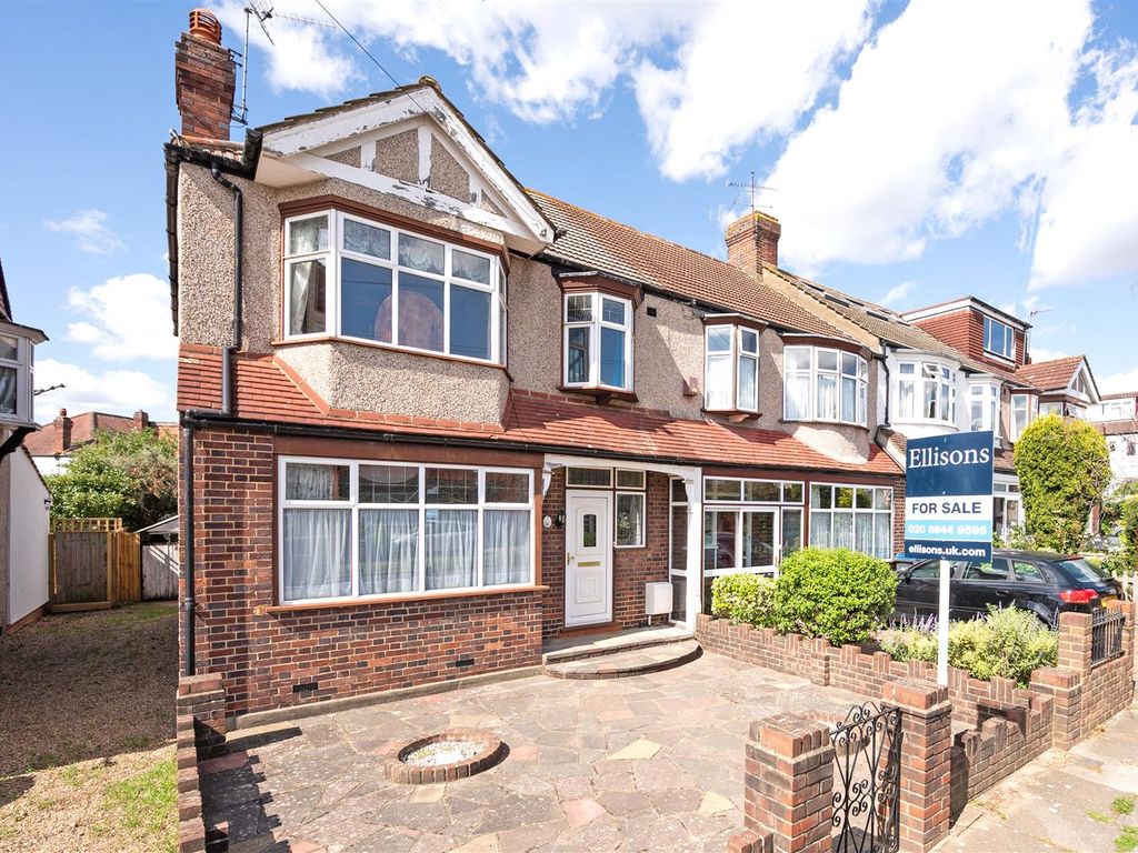 3 bed end terrace house for sale in Southway, London SW20, £765,000