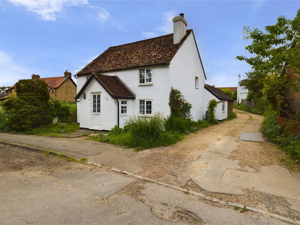 3 bed detached house for sale in High Street, Broom, Biggleswade