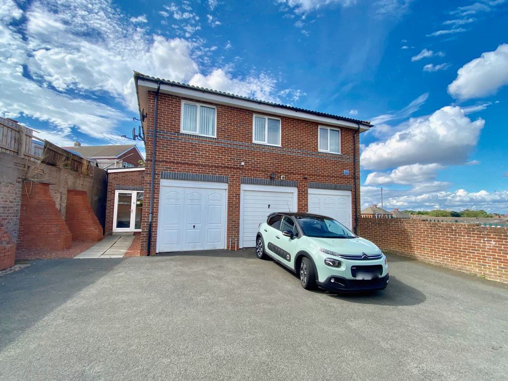 2 bed flat for sale in Ollerton Gardens, Windy Nook, Gateshead, Tyne