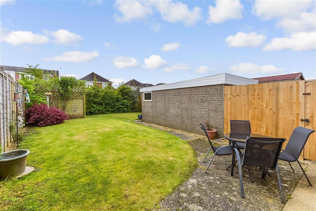 3 bed semidetached house for sale in Leigh Avenue, Maidstone, Kent