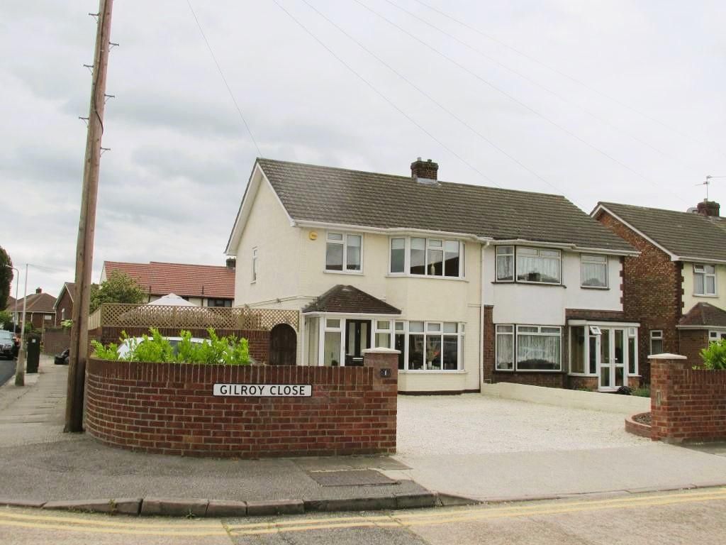 3 bed semidetached house for sale in Gilroy Close, South Hornchurch