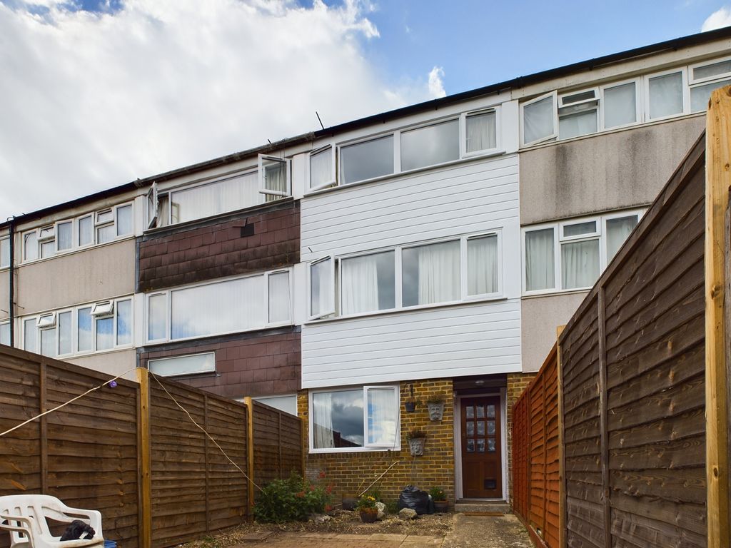 3 bed town house for sale in Wrekin Close, Basingstoke RG22, £270,000