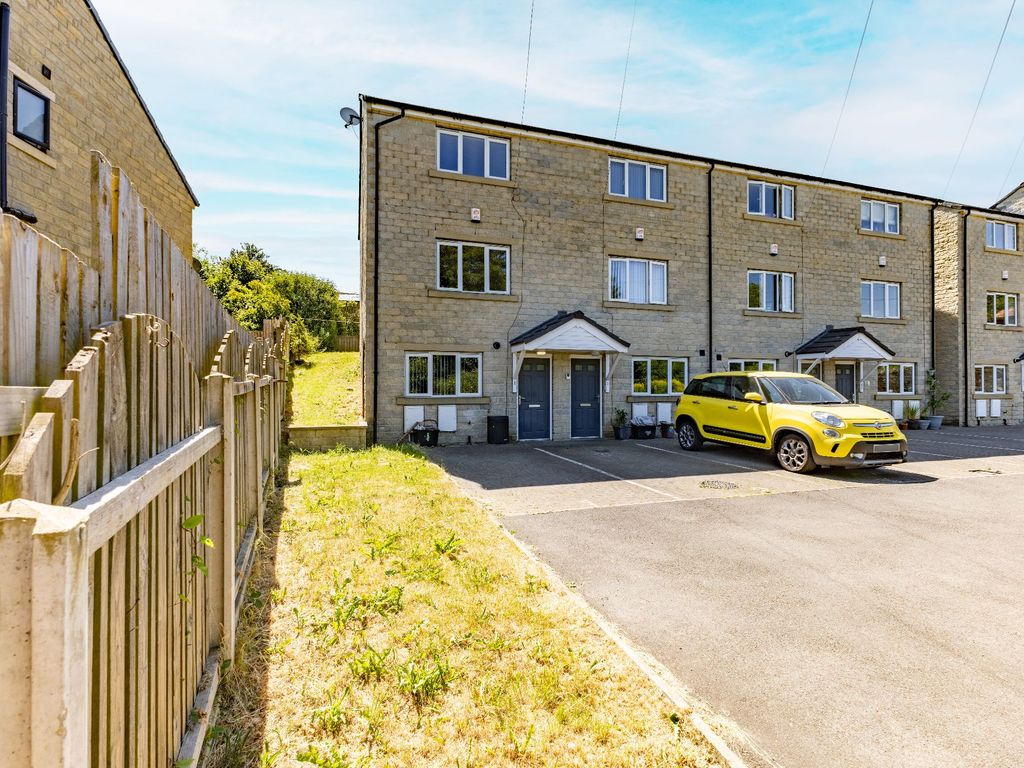 3 bed town house for sale in Lillands Lane, Brighouse HD6 Zoopla