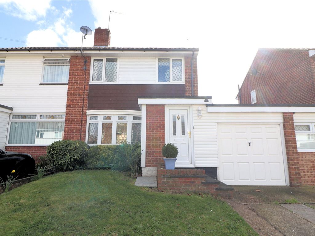 3 bed semidetached house for sale in Taunton Close, Barnehurst, Kent