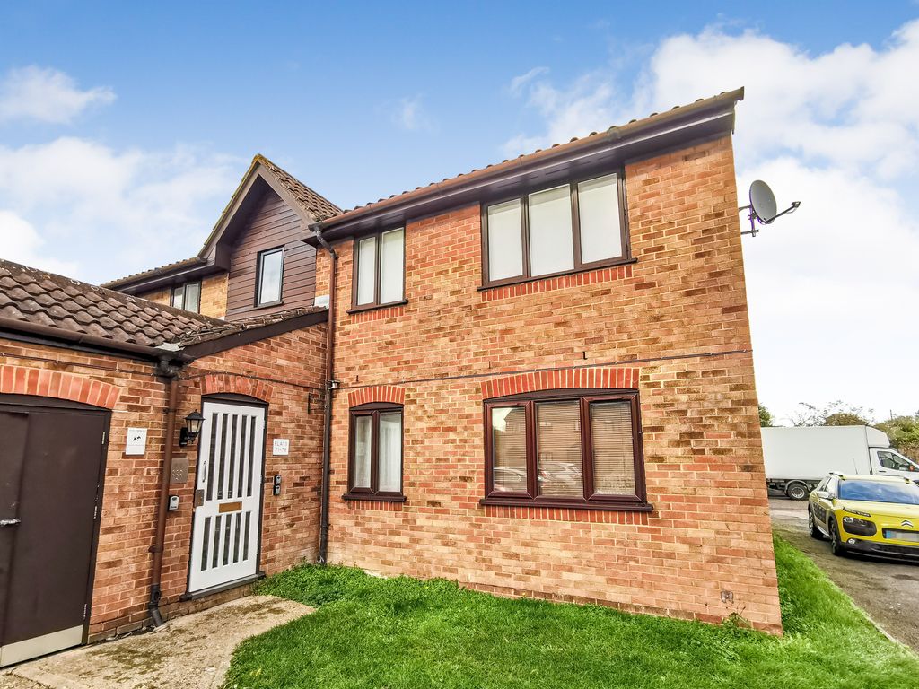 1 bed flat for sale in Godwin Close, Sewardstone Road, London E4, £105,000 Zoopla