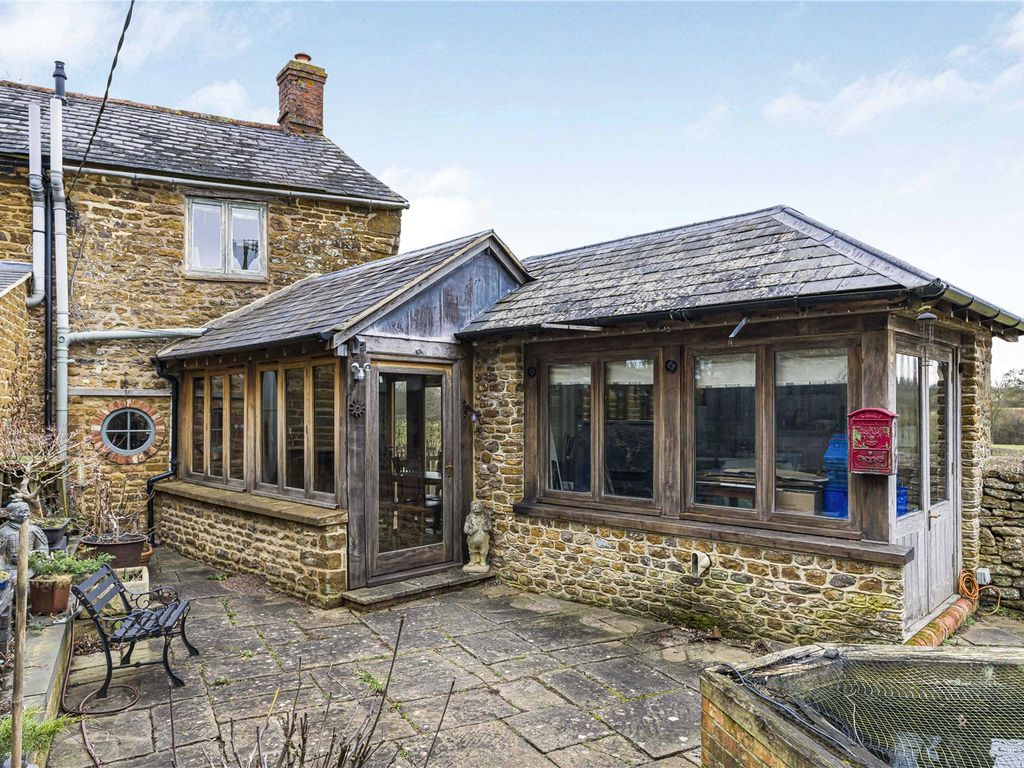 1 bed detached house for sale in West Farndon, Daventry NN11, £250,000