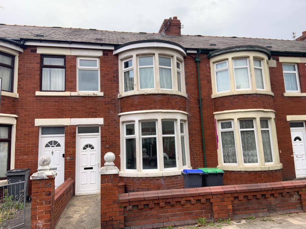 3 bed terraced house to rent in Coleridge Road, Blackpool FY1, £700 pcm