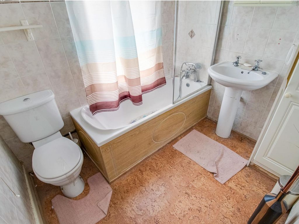 3 bed semidetached house for sale in Wakefield Road, Ossett WF5 Zoopla