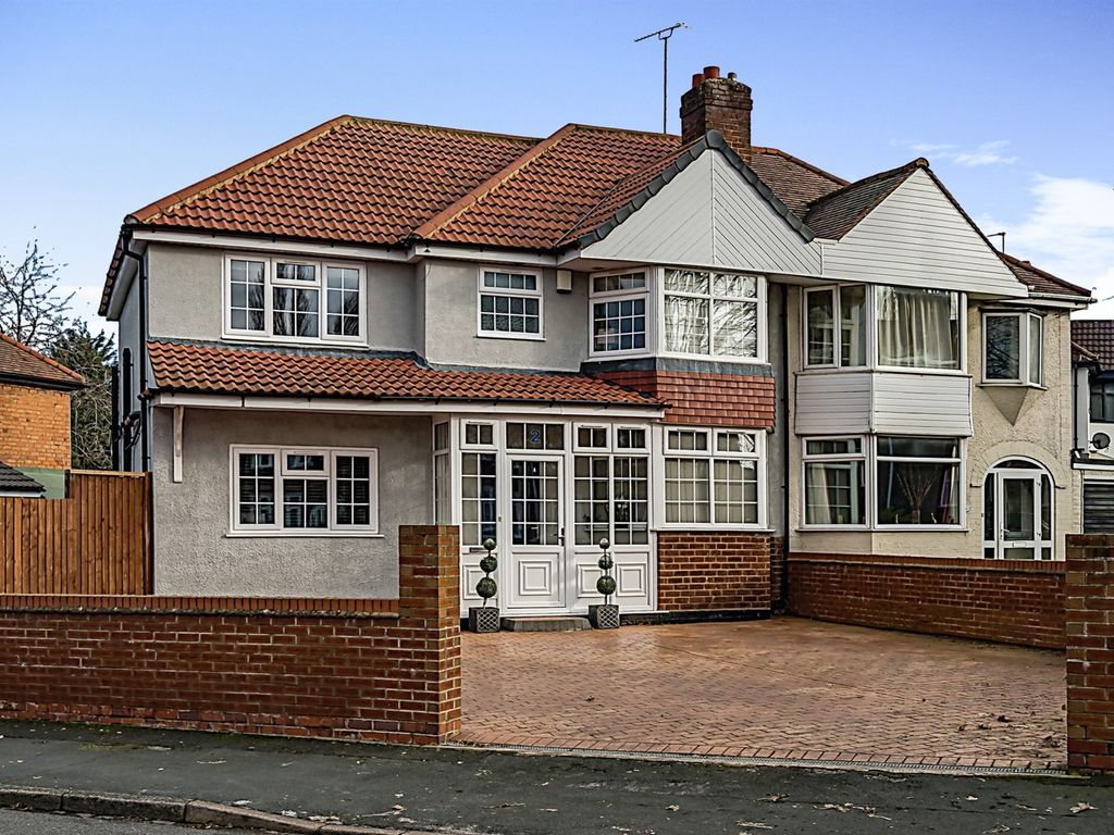 4 bed semidetached house for sale in Parkfield Road, Oldbury B68 Zoopla