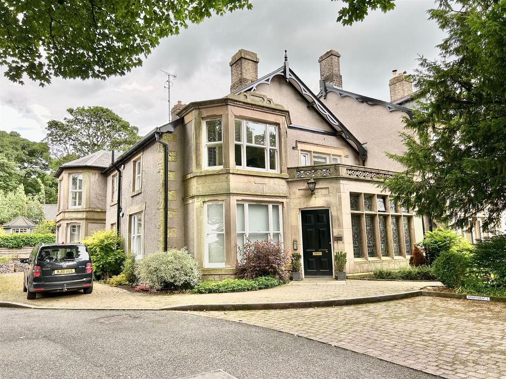 2 bed flat for sale in Macclesfield Road, Buxton SK17, £320,000 Zoopla