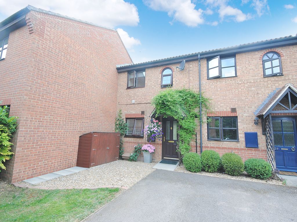 2 bed detached house to rent in Thresher Close, St Michaels Mead