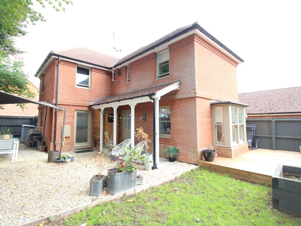 3 bed semidetached house for sale in Cornfield Road, Bury St. Edmunds