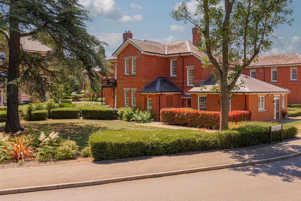 2 bed flat for sale in Mayford Court, Sherwood Way, Epsom KT19 Zoopla