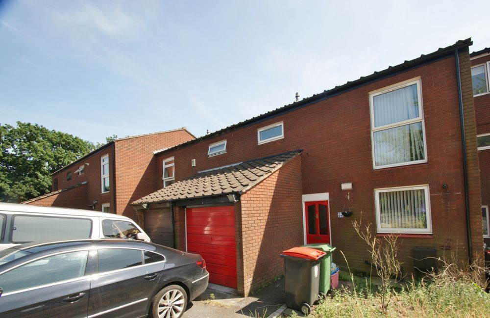 3 bed terraced house to rent in Doddington, Hollinswood TF3, £975 pcm