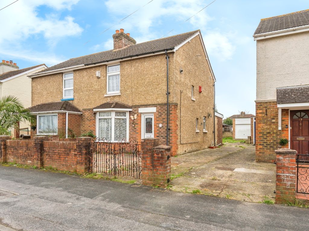 3 bed semidetached house for sale in Laburnum Road, Fareham PO16, £