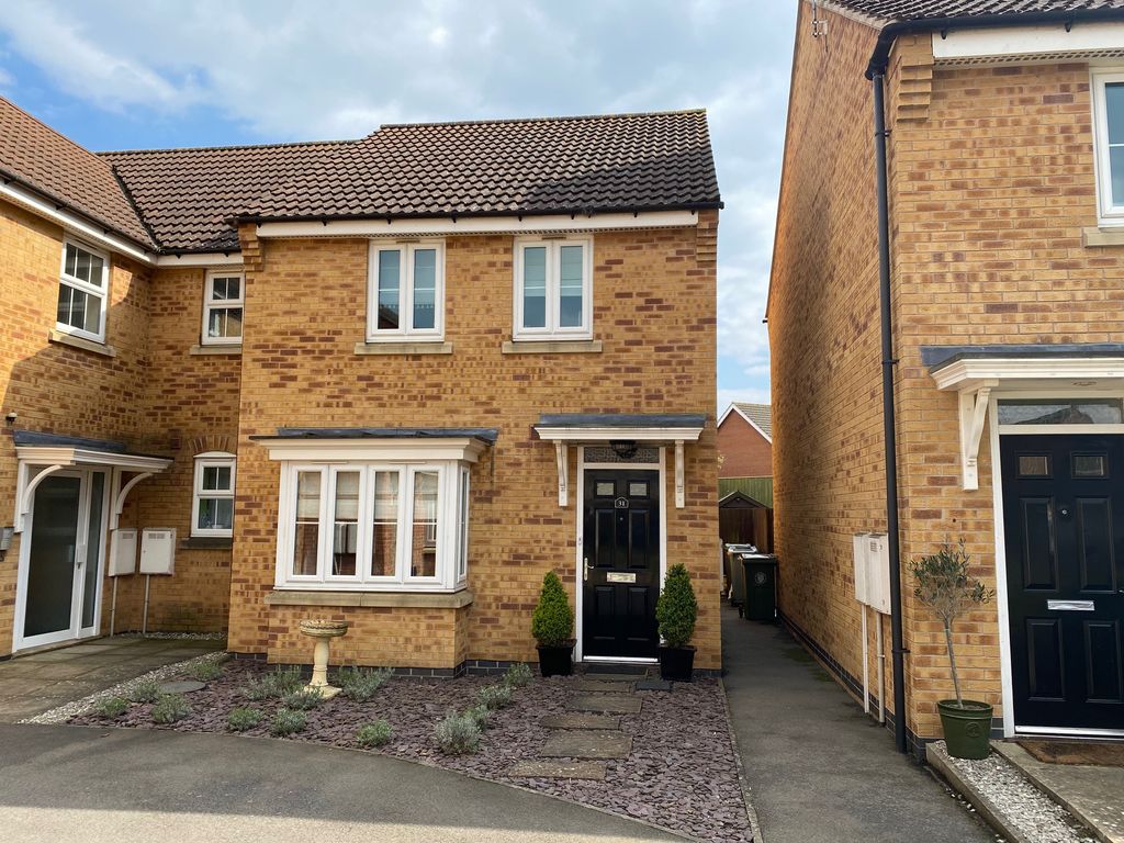 3 bed semidetached house for sale in Mayflower Mews, Grantham NG31