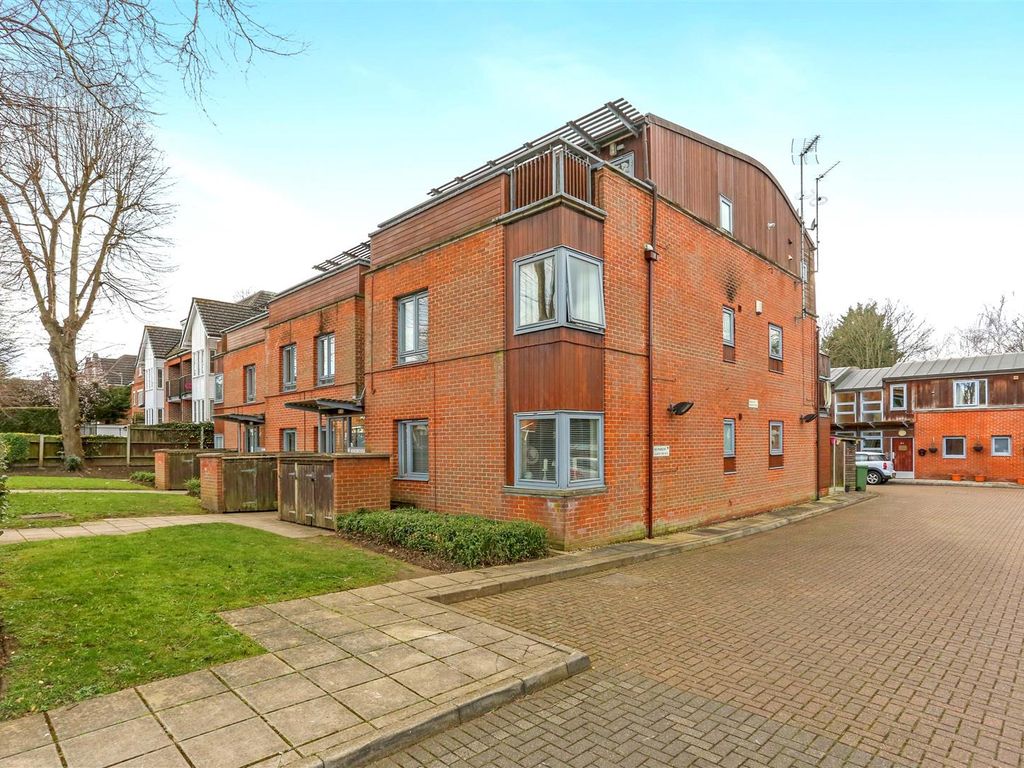 2 bed flat for sale in York Road, Sutton SM2 Zoopla