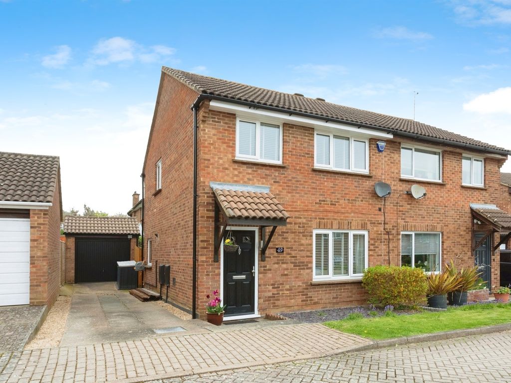 3 bed semidetached house for sale in Germander Place, Conniburrow