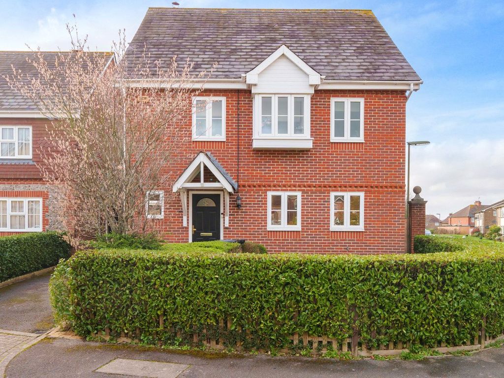 4 bed linkdetached house for sale in Dane Road, Warlingham, Surrey CR6