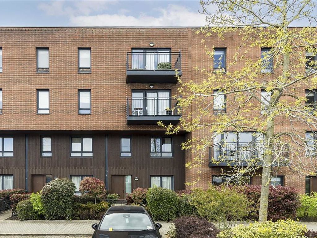 3 bed terraced house for sale in Meadowside, London SE9 Zoopla