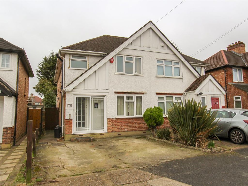 3 bed semidetached house to rent in Misbourne Road, Hillingdon