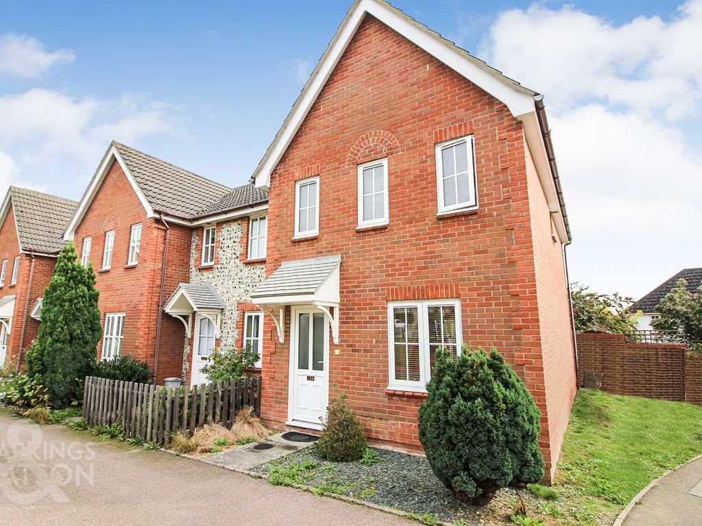 3 bed end terrace house for sale in Alan Avenue, Newton Flotman