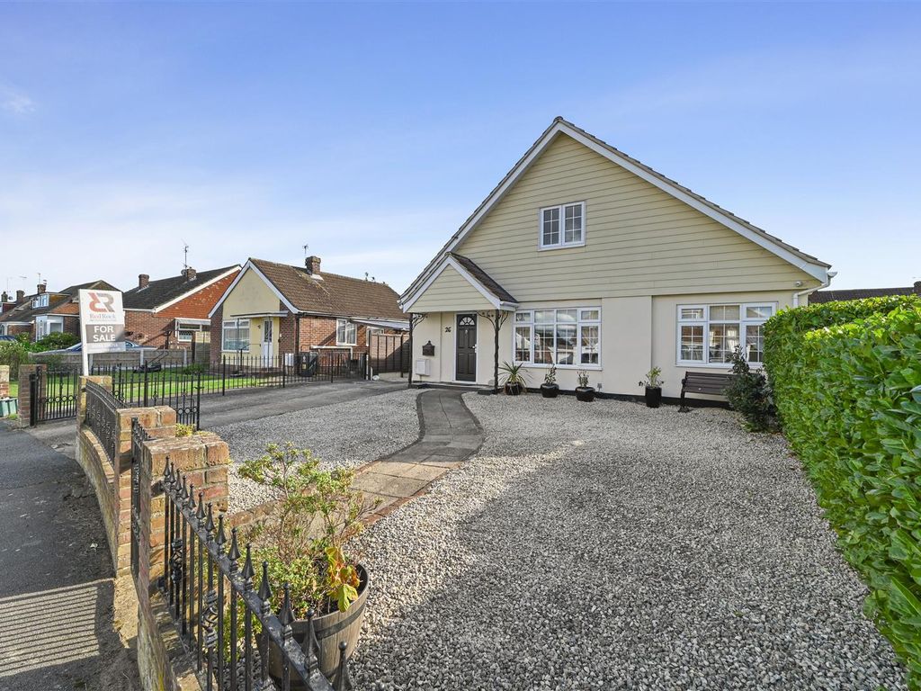 4 bed detached house for sale in Hawthorn Road, ClactonOnSea CO15, £