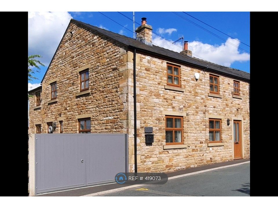 4 bed end terrace house to rent in Abbott Brow, Osbaldeston BB2, £1,750