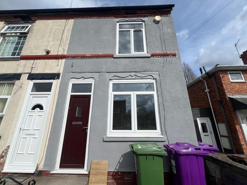 2 bed property to rent in Coronation Road, Wolverhampton WV10, £900 pcm