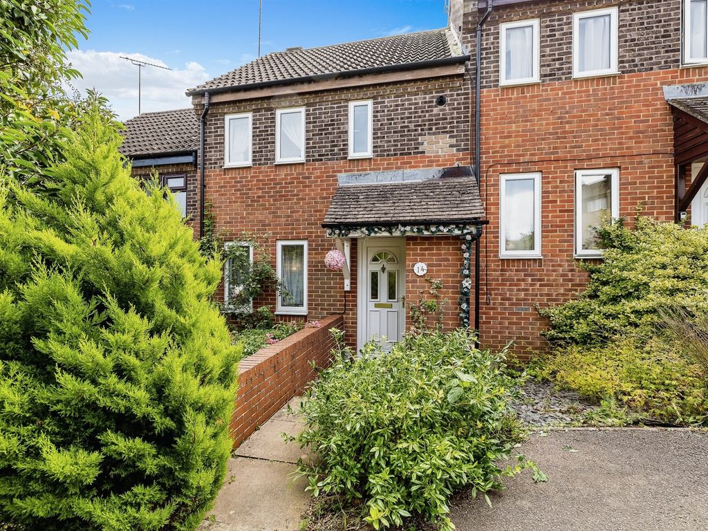 2 bed terraced house for sale in Conifer Rise, Banbury OX16, £200,000