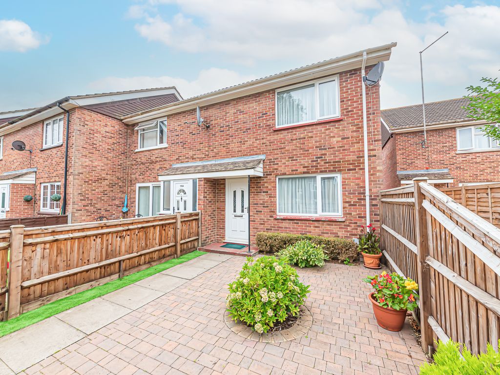 2 bed end terrace house for sale in Basing Drive, Aldershot, Hampshire