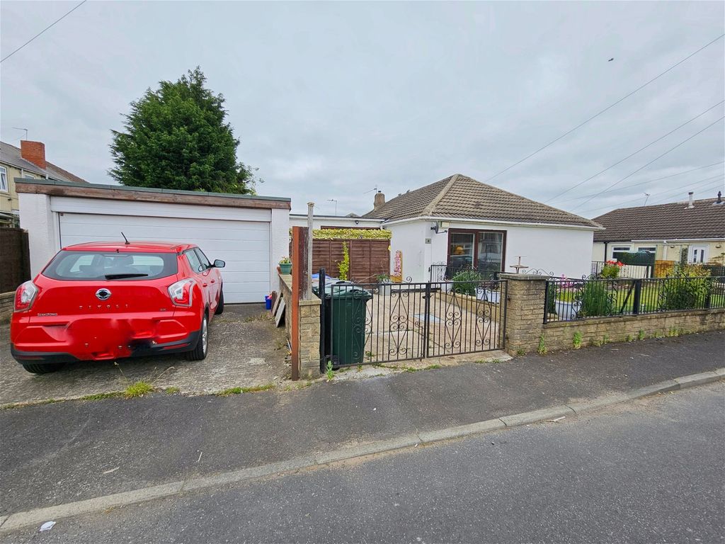 2 bed semidetached bungalow for sale in Kingsway Grove, Thurnscoe