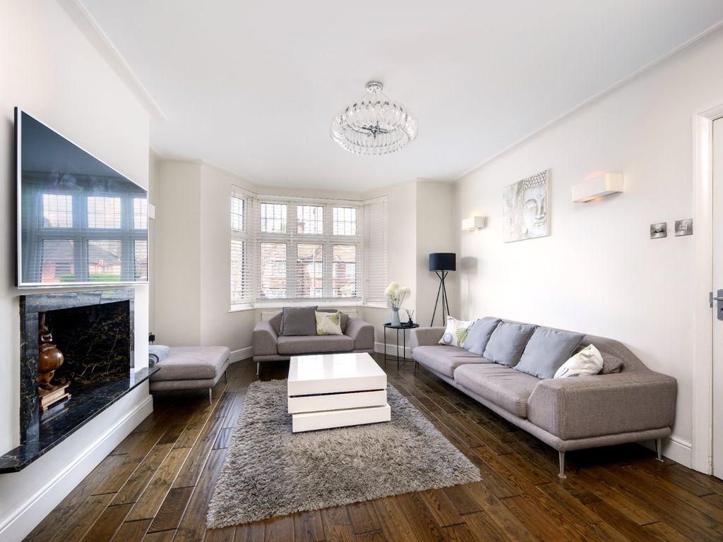 5 bed semidetached house for sale in Southbourne Crescent, London NW4
