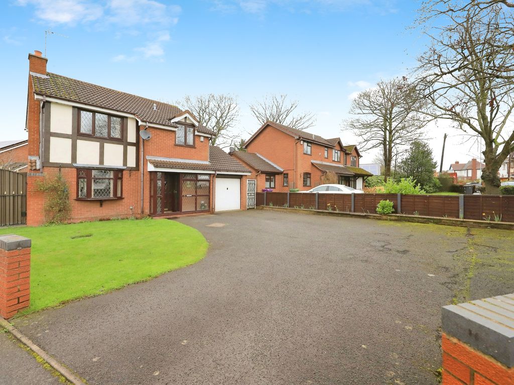 3 bed detached house for sale in Brackenwood Drive, Wednesfield, Wolverhampton, West Midlands