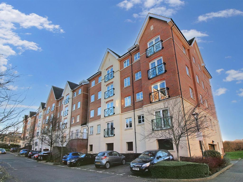2 bed flat for sale in Viridian Square, Aylesbury HP21, £210,000 Zoopla