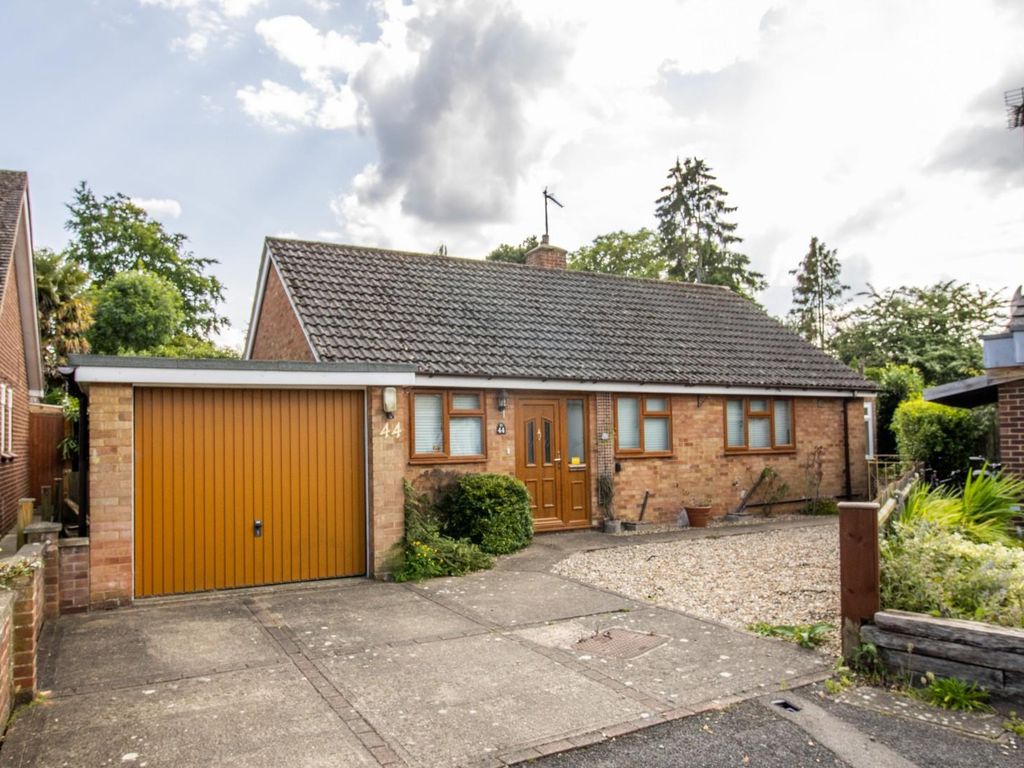 3 bed detached bungalow for sale in Harding Way, Cambridge CB4, £