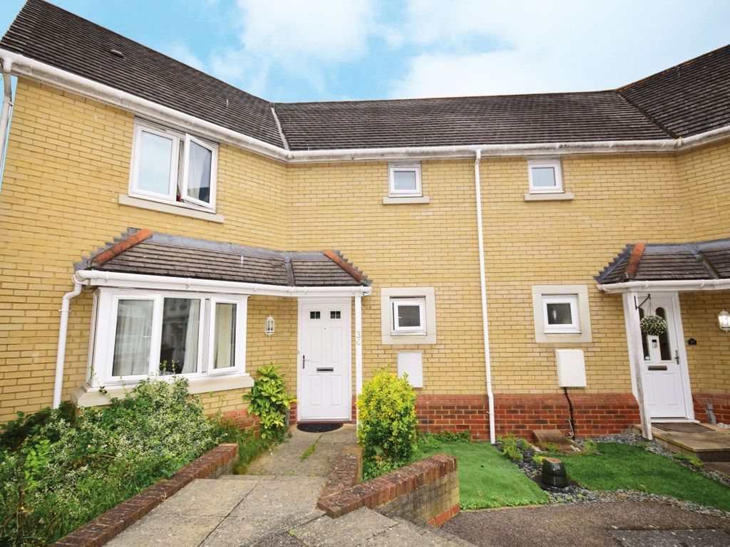 3 bed semidetached house to rent in Critchley Avenue, Dartford DA1, £
