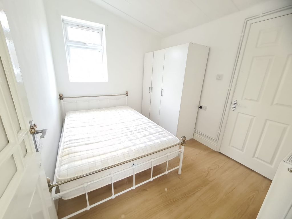 Studio to rent in Broughton Drive, London SW9, £1,350 pcm Zoopla
