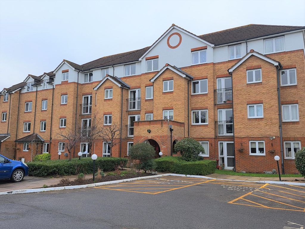 2 bed flat for sale in Cranley Gardens, Wallington SM6 Zoopla