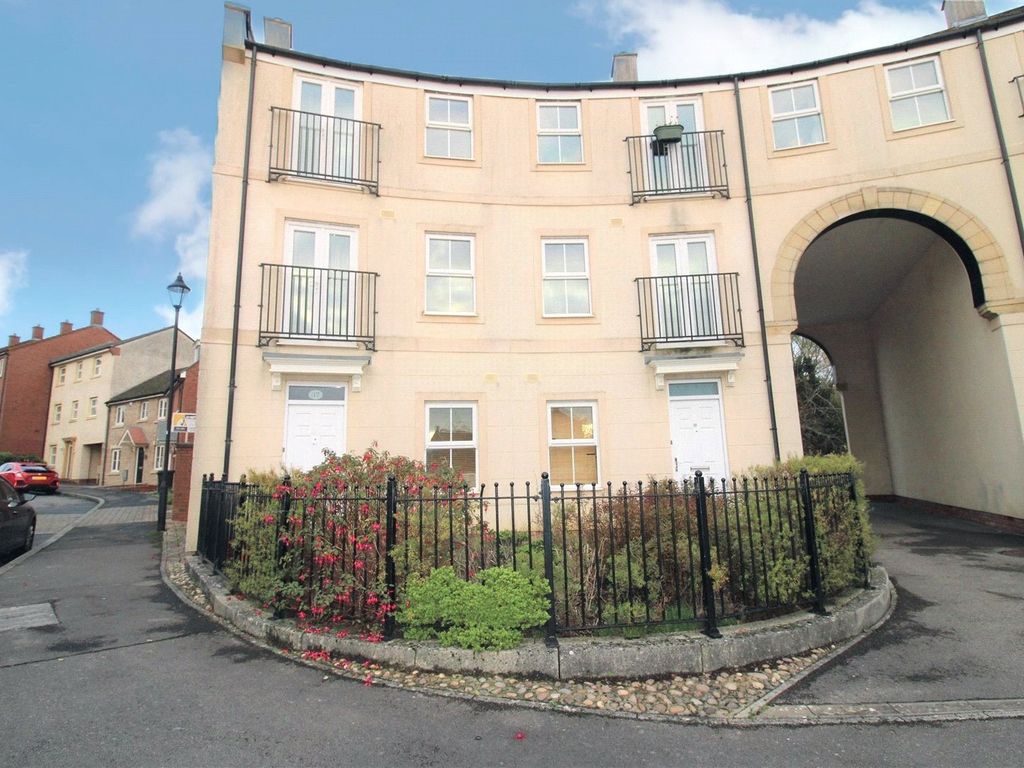 1 bed flat to rent in Britten Road, Redhouse, Swindon, Wiltshire SN25